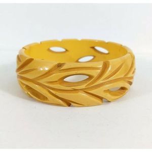 Carved Pierced Creamed Corn Yellow Bakelite Bangle True Vintage